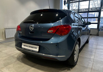 Подержанный автомобиль Opel Astra Hatchback 2013 года (6 фото)