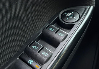 Подержанный автомобиль Ford Focus Hatchback 2012 года (17 фото)