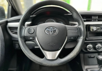 Подержанный автомобиль Toyota Corolla Sedan 2014 года (13 фото)