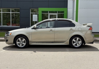 Подержанный автомобиль Mitsubishi Lancer Sedan 2007 года (8 фото)