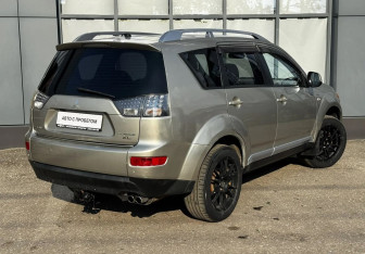 Подержанный автомобиль Mitsubishi Outlander 2007 года (5 фото)