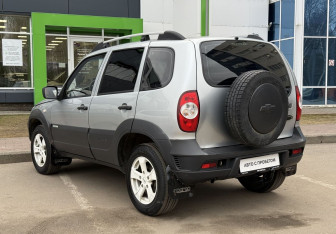 Подержанный автомобиль Chevrolet Niva 2015 года (7 фото)