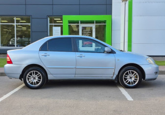 Подержанный автомобиль Toyota Corolla Sedan 2005 года (4 фото)