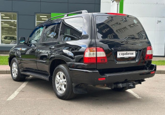 Подержанный автомобиль Toyota Land Cruiser Suv 2006 года (7 фото)
