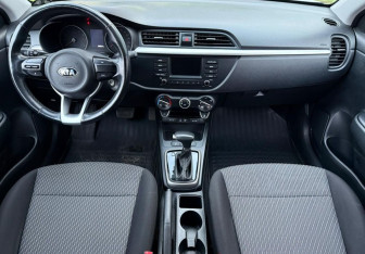 Подержанный автомобиль Kia Rio Sedan 2018 года (9 фото)