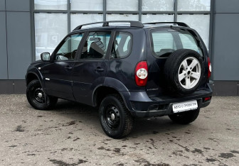 Подержанный автомобиль Chevrolet Niva 2013 года (8 фото)