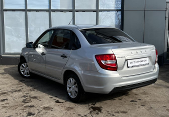 Подержанный автомобиль LADA (ВАЗ) Granta Sedan 2021 года (8 фото)