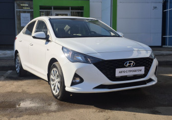 Подержанный автомобиль Hyundai Solaris Sedan 2021 года (3 фото)
