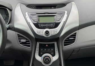 Подержанный автомобиль Hyundai Elantra Sedan 2010 года (14 фото)