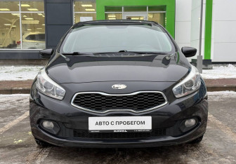 Подержанный автомобиль Kia Ceed Hatchback 2013 года (2 фото)