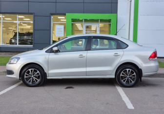 Подержанный автомобиль Volkswagen Polo Sedan 2011 года (7 фото)