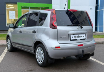 Подержанный автомобиль Nissan Note 2010 года (7 фото)