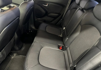 Подержанный автомобиль Hyundai ix35 2013 года (15 фото)