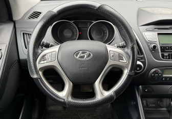 Подержанный автомобиль Hyundai ix35 2012 года (16 фото)