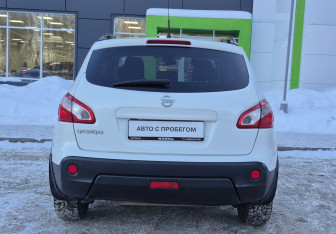 Подержанный автомобиль Nissan Qashqai 2013 года (6 фото)
