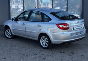 Подержанный автомобиль LADA (ВАЗ) Granta Liftback 2015 года (4 фото)