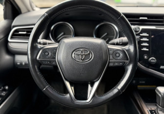 Подержанный автомобиль Toyota Camry Sedan 2018 года (14 фото)