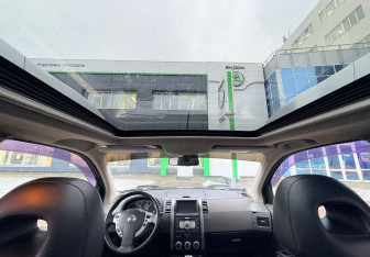 Подержанный автомобиль Nissan X-Trail 2008 года (11 фото)