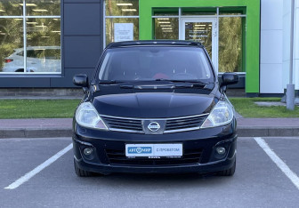 Подержанный автомобиль Nissan Tiida Hatchback 2008 года (2 фото)