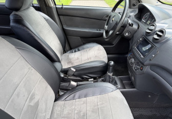Подержанный автомобиль Chevrolet Aveo Sedan 2007 года (9 фото)