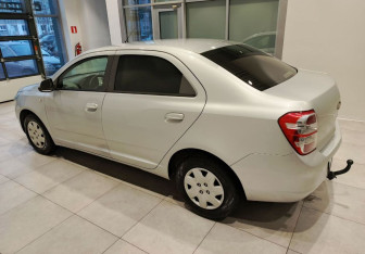 Подержанный автомобиль Chevrolet Cobalt Sedan 2013 года (6 фото)