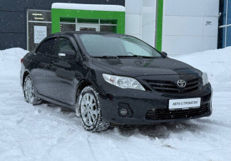Подержанный автомобиль Toyota Corolla Sedan 2011 года (3 фото)