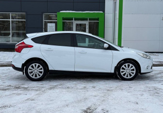 Подержанный автомобиль Ford Focus Hatchback 2013 года (4 фото)