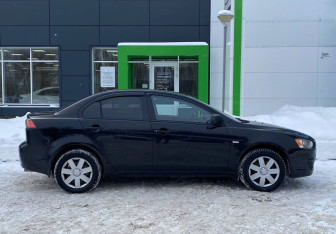 Подержанный автомобиль Mitsubishi Lancer Sedan 2010 года (4 фото)