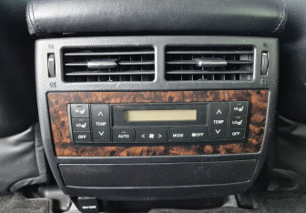 Подержанный автомобиль Toyota Land Cruiser Suv 2012 года (18 фото)