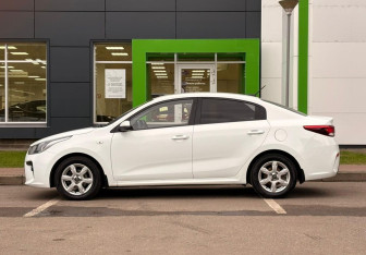 Подержанный автомобиль Kia Rio Sedan 2017 года (8 фото)