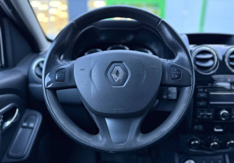 Подержанный автомобиль Renault Duster 2015 года (12 фото)