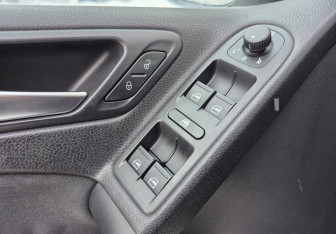 Подержанный автомобиль Volkswagen Golf Hatchback 2012 года (15 фото)