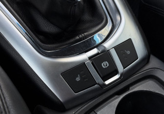 Подержанный автомобиль Opel Antara 2012 года (16 фото)