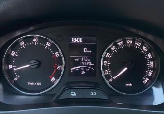 Подержанный автомобиль Skoda Rapid Liftback 2014 года (12 фото)