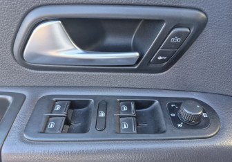 Подержанный автомобиль Volkswagen Amarok 2013 года (15 фото)