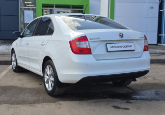 Подержанный автомобиль Skoda Rapid Liftback 2015 года (7 фото)