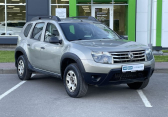 Подержанный автомобиль Renault Duster 2015 года (3 фото)