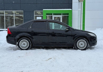 Подержанный автомобиль Ford Focus Sedan 2008 года (4 фото)