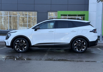 Подержанный автомобиль Kia Sportage 2023 года (8 фото)
