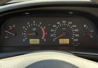 Подержанный автомобиль Chevrolet Niva 2012 года (12 фото)