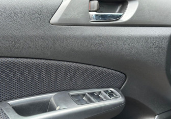 Подержанный автомобиль Subaru Forester Suv 2011 года (15 фото)