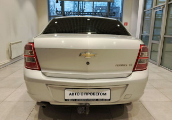 Подержанный автомобиль Chevrolet Cobalt Sedan 2013 года (9 фото)