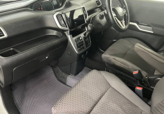 Подержанный автомобиль Suzuki Solio 2017 года (11 фото)