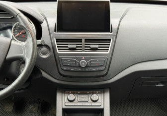 Подержанный автомобиль FAW Besturn X40 2021 года (13 фото)