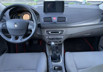 Подержанный автомобиль Renault Megane Hatchback 2009 года (9 фото)