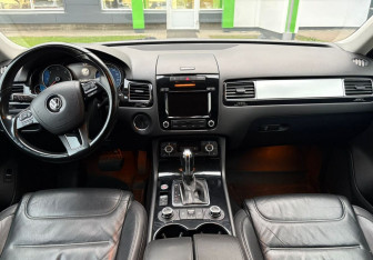 Подержанный автомобиль Volkswagen Touareg 2013 года (9 фото)