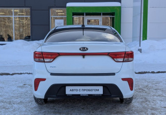 Подержанный автомобиль Kia Rio Sedan 2018 года (6 фото)