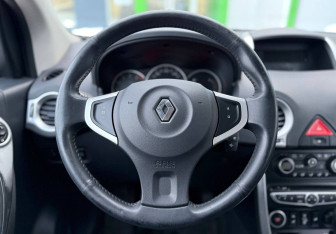 Подержанный автомобиль Renault Koleos 2009 года (12 фото)