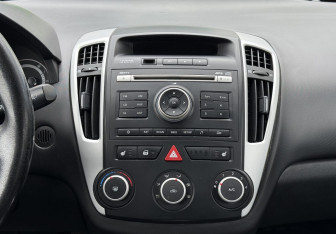 Подержанный автомобиль Kia Ceed Hatchback 2010 года (13 фото)