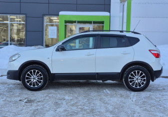 Подержанный автомобиль Nissan Qashqai 2013 года (8 фото)
